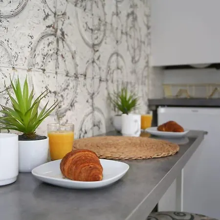 Apartamento Studio Parisien 20m2 En Face Du Musee Grevin - 2p