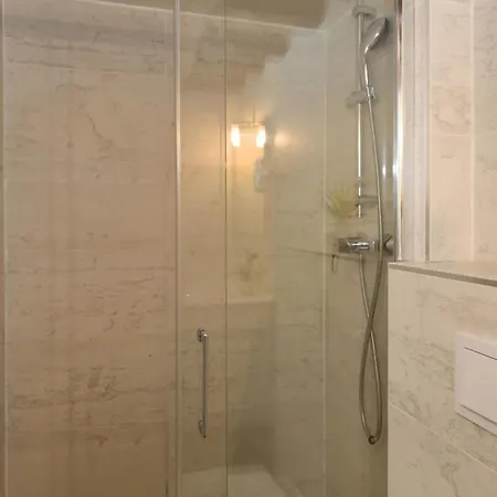 Apartamento Studio Parisien 20m2 En Face Du Musee Grevin - 2p Paris