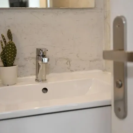 Apartamento Studio Parisien 20m2 En Face Du Musee Grevin - 2p *